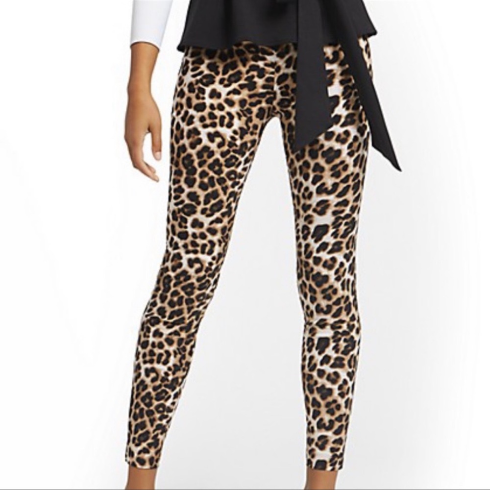New York & Company Leopard print high-waisted pull on pant Size MP